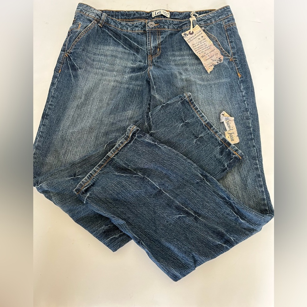 NWT Lei Junior jeans size 17 regular 
Waist 20”
Inseam 33 1/2” 
No stain